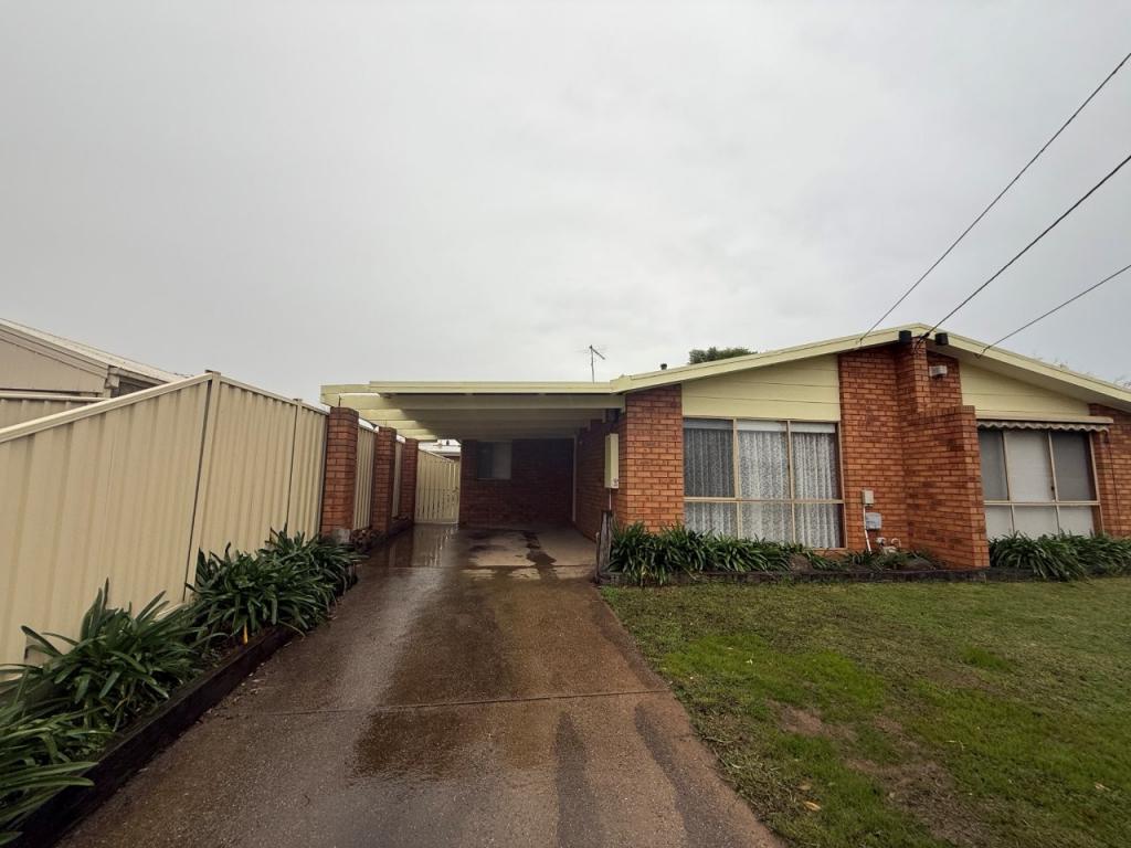 2/30 Rowes Rd, Werribee, VIC 3030