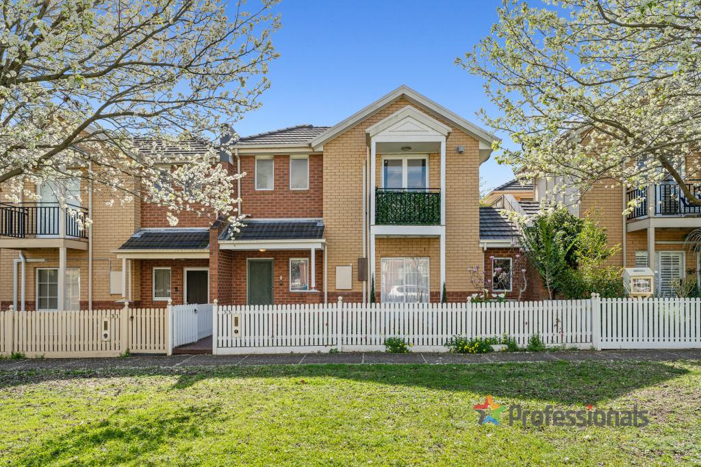 33 VILLAGE WAY, MARIBYRNONG, VIC 3032