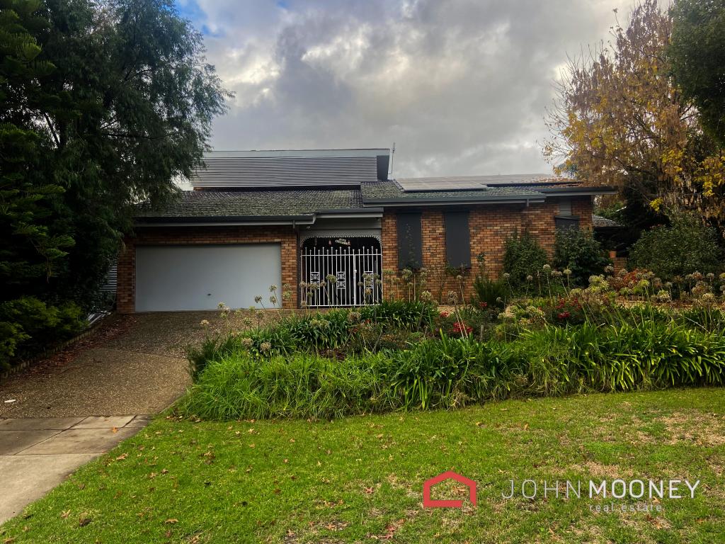 22 Churchill Ave, Kooringal, NSW 2650