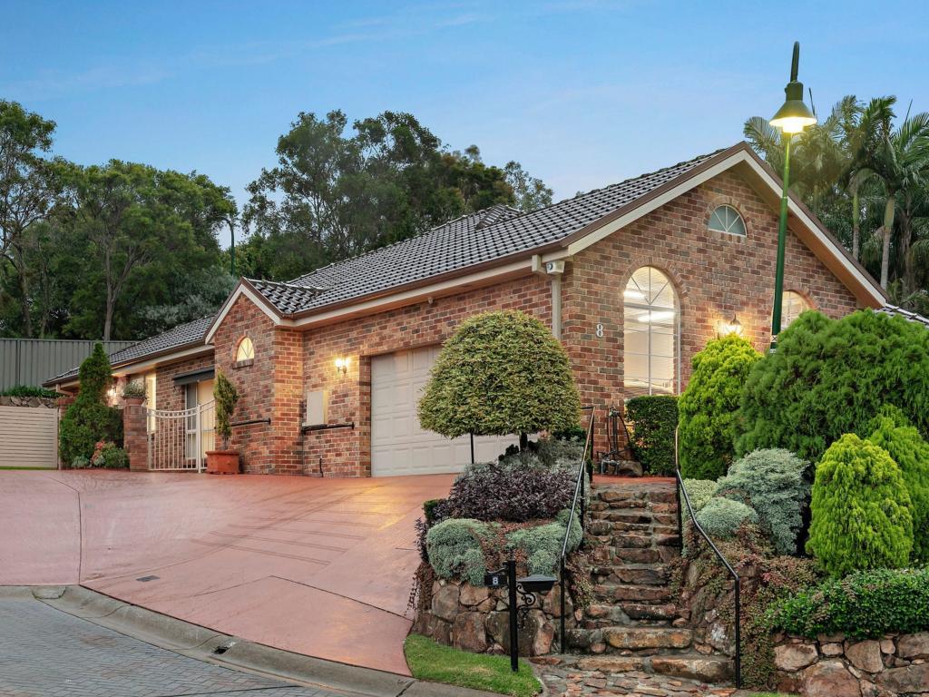 8 Staveley Ct, Lakelands, NSW 2282