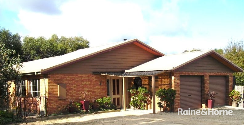 13 Bank St, Ballan, VIC 3342