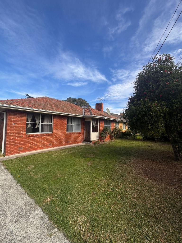 19 Emu Pde, Jacana, VIC 3047