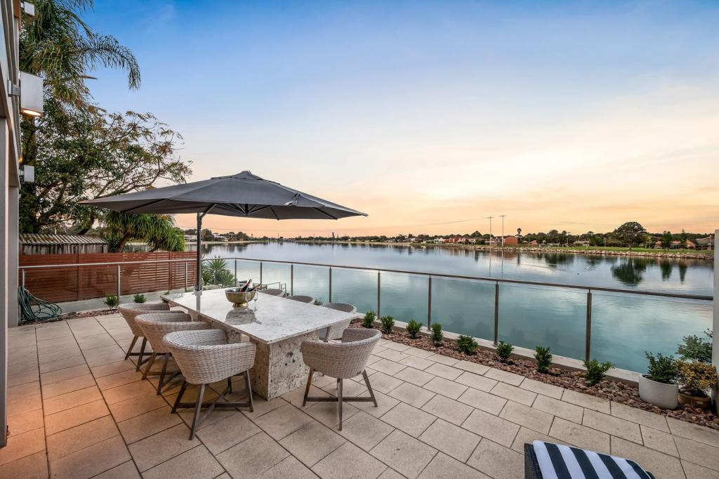 43 MCDONALD GR, WEST LAKES, SA 5021