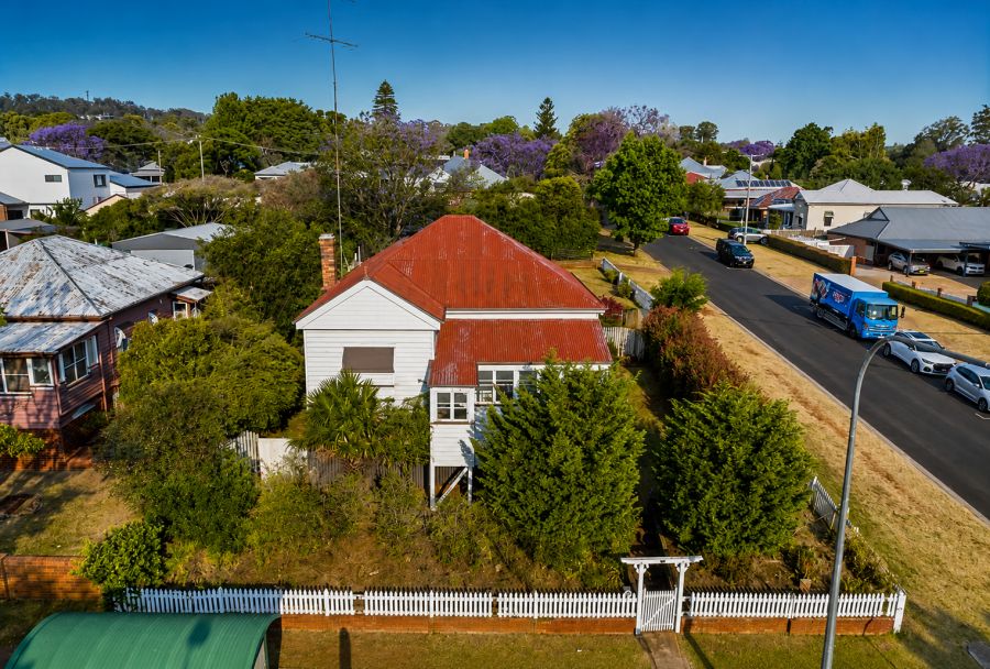 198 Ruthven St, North Toowoomba, QLD 4350