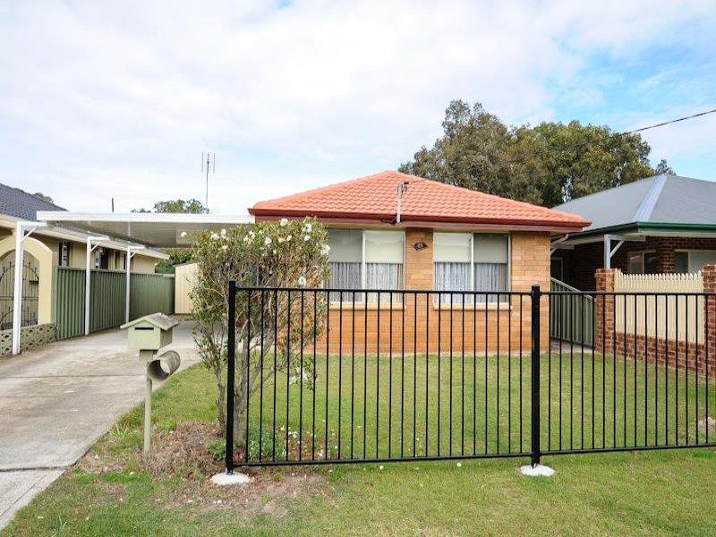 28 MACKENZIE AVE, WOY WOY, NSW 2256