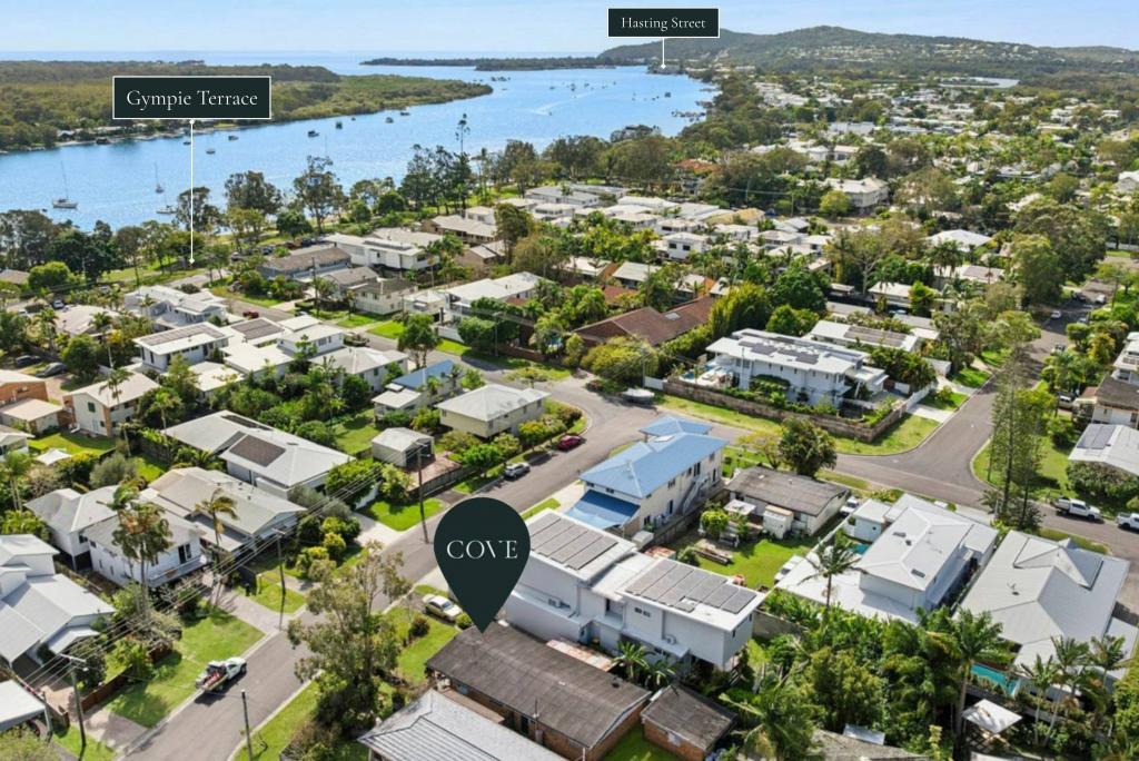 5 LABURNUM CRES, NOOSAVILLE, QLD 4566
