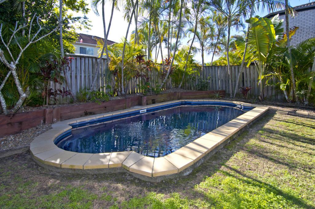 2/16 Crosby Ave, Pacific Pines, QLD 4211