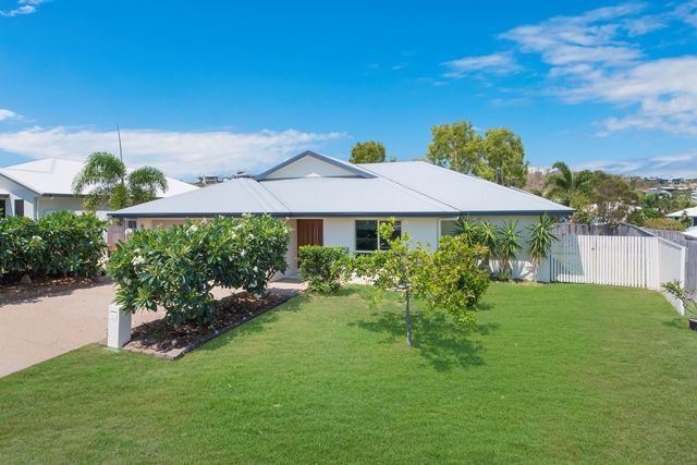 12 Cowrie Ct, Bushland Beach, QLD 4818