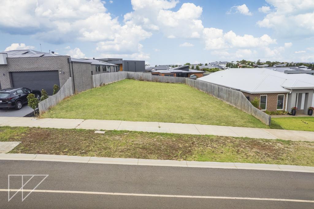 8 Silver Wattle Dr, Warragul, VIC 3820