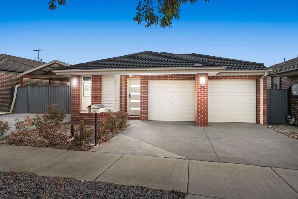 29 Holyoake Pde, Manor Lakes, VIC 3024