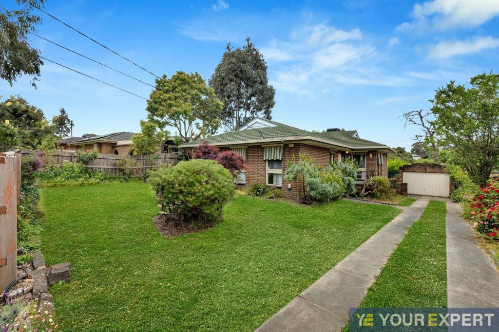 8 YARANA ST, FERNTREE GULLY, VIC 3156