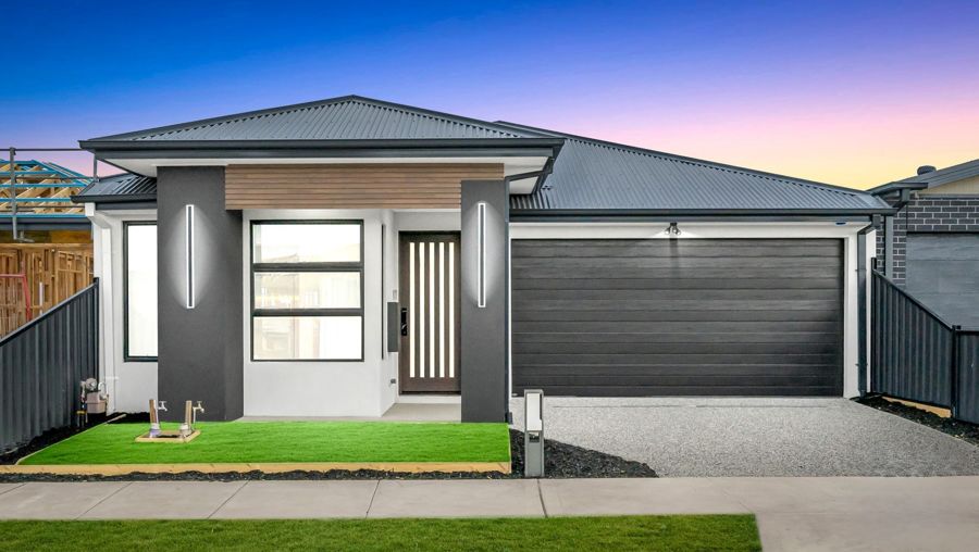 34 Swilk Cres, Mickleham, VIC 3064