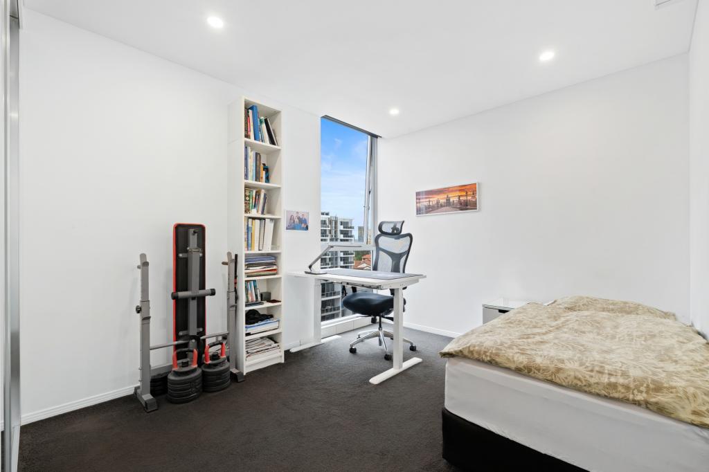 1102/4 COMO CRES, SOUTHPORT, QLD 4215