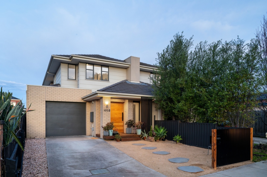 102B MACKIE RD, BENTLEIGH EAST, VIC 3165