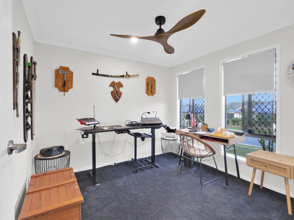 8 Excalibur Cres, Southside, QLD 4570