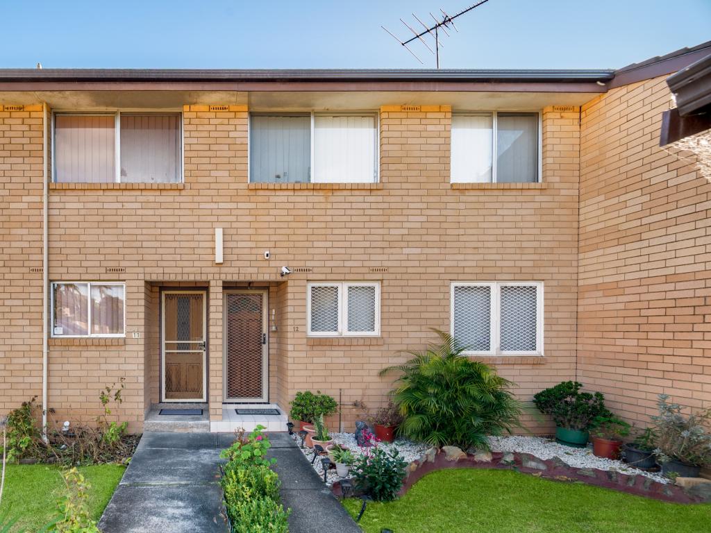 12/10 Atchison Rd, Macquarie Fields, NSW 2564