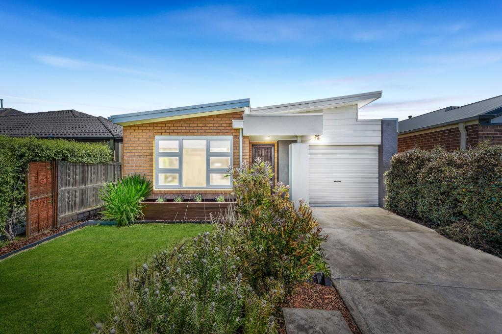 16 LEMON GR, CRANBOURNE WEST, VIC 3977