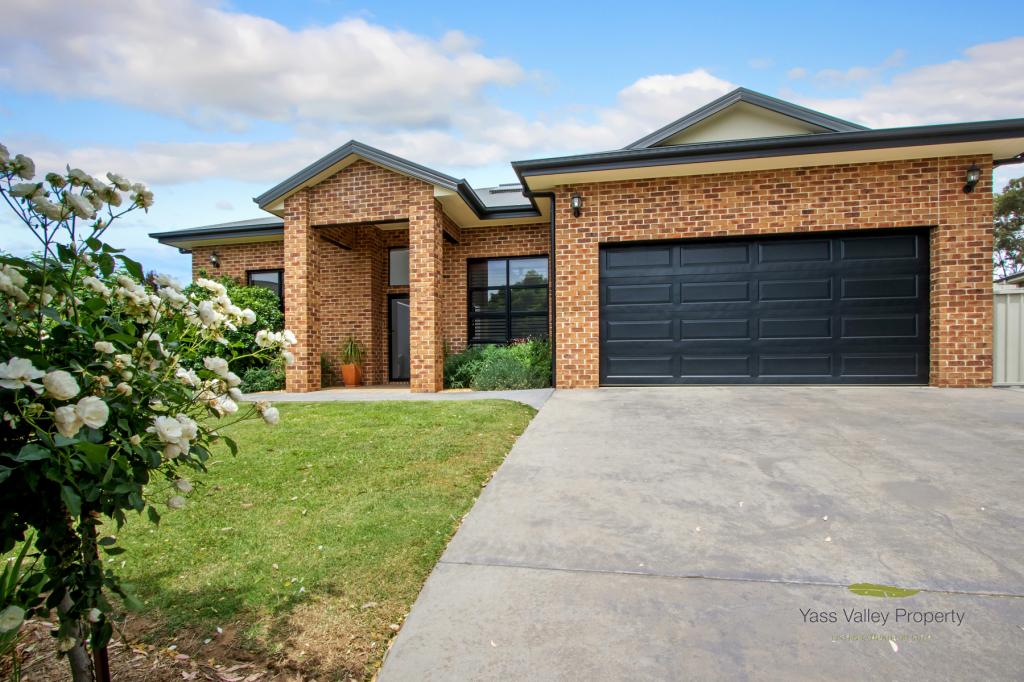 /10 WILSON PL, YASS, NSW 2582
