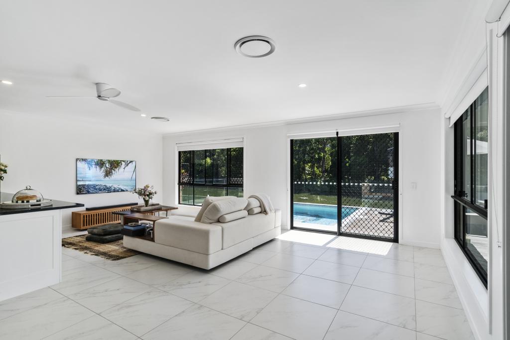 11 Cosmos Ct, Elanora, QLD 4221