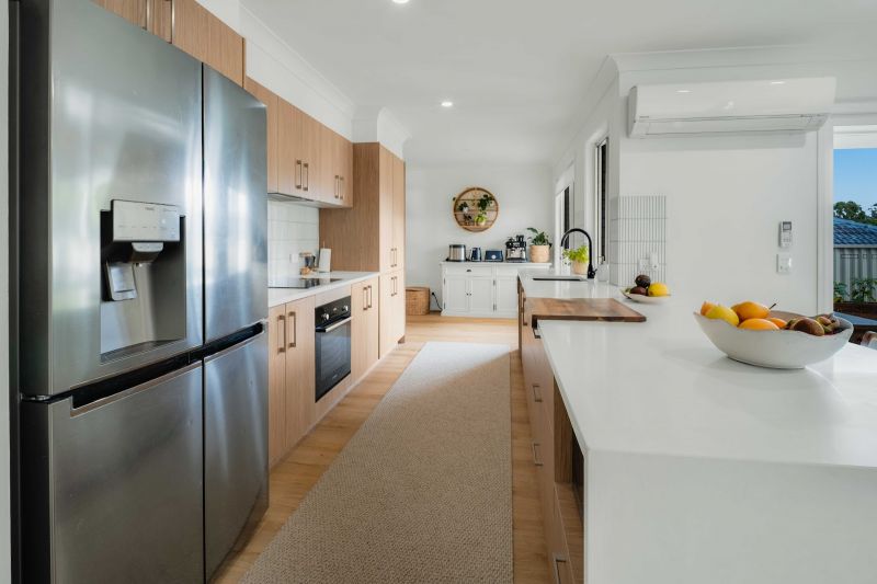 8 Yarraglen Pl, Parkwood, QLD 4214
