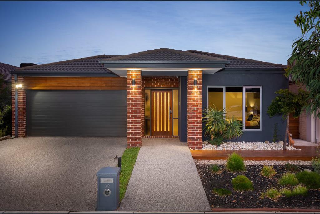 32 SURREY GR, POINT COOK, VIC 3030