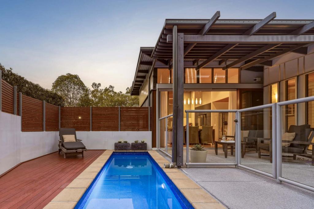 8 Lomandra Pl, Chapel Hill, QLD 4069