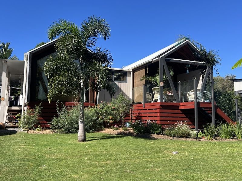 24 Waterside Dr, Macleay Island, QLD 4184