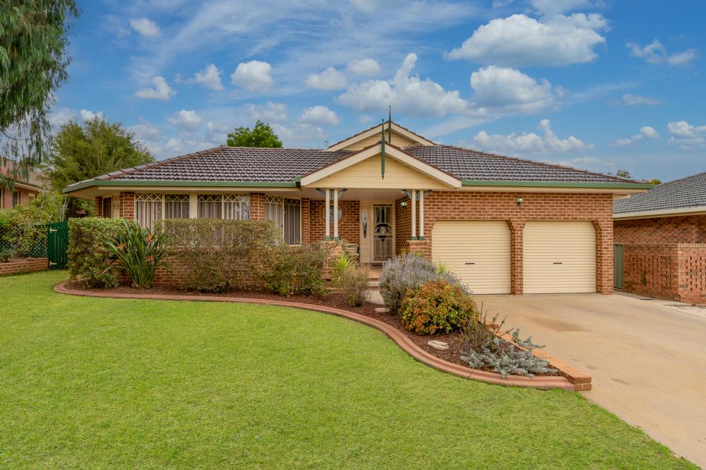 2 Appian Way, Cowra, NSW 2794