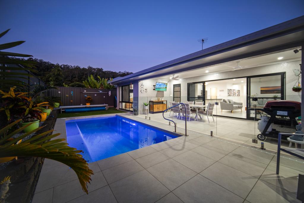 4 GLASSWING CT, BENTLEY PARK, QLD 4869