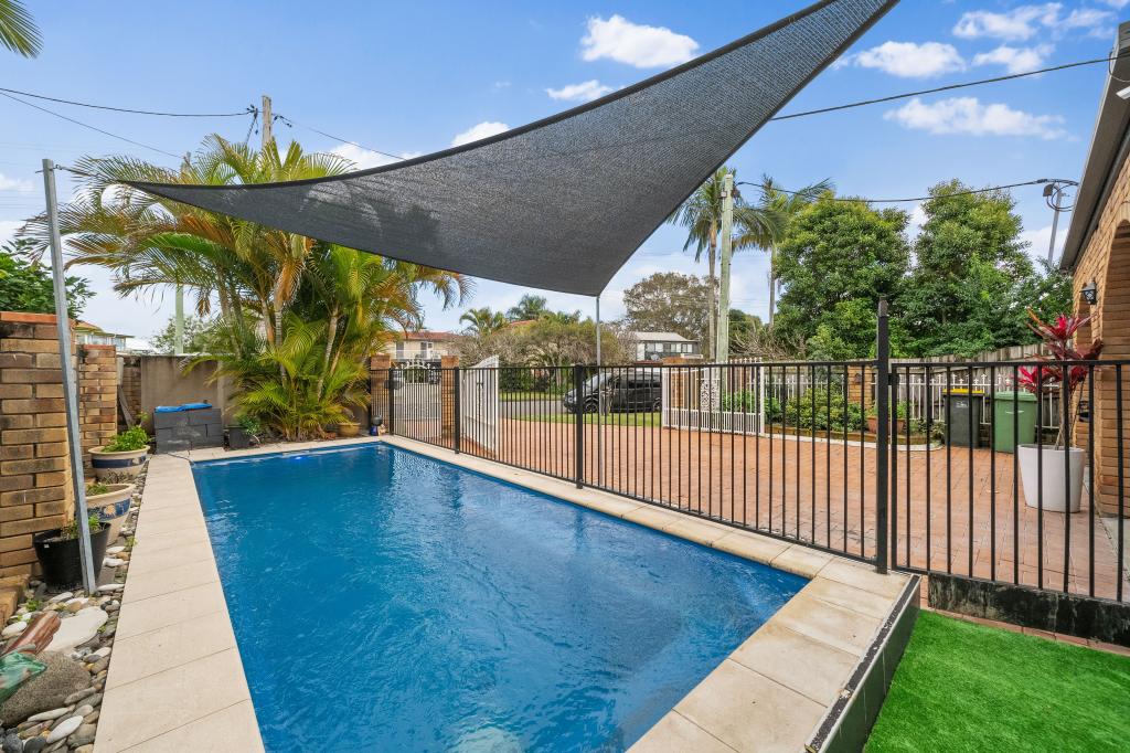 4 Thompson Cres, Clontarf, QLD 4019