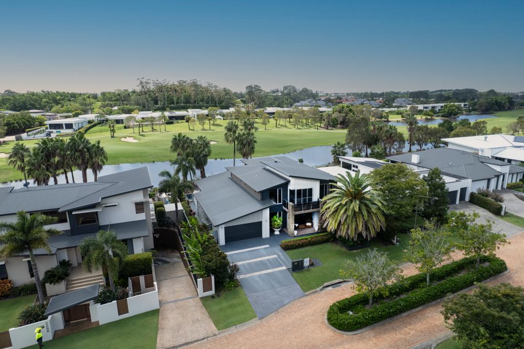 2279 Banksia Lakes Dr, Hope Island, QLD 4212