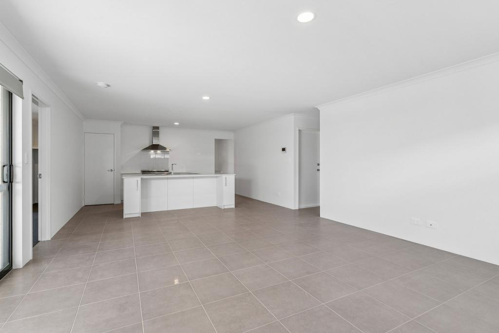 25 Lunarossa Dr, Two Rocks, WA 6037