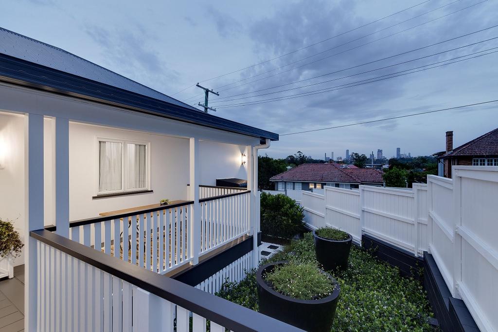 1 Palm Ave, Fairfield, QLD 4103