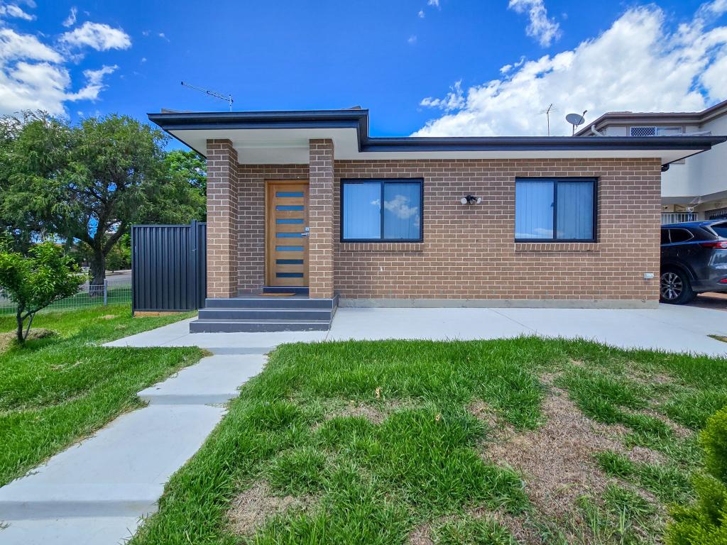 1a Nigel Pl, Macquarie Fields, NSW 2564