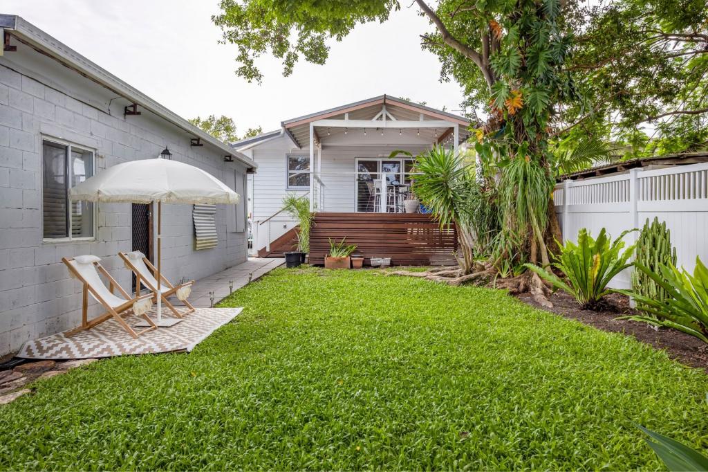 26 BELLEVUE PDE, LABRADOR, QLD 4215