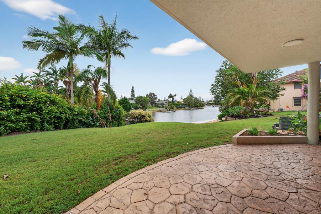 2/2 Dunlop Ct, Mermaid Waters, QLD 4218