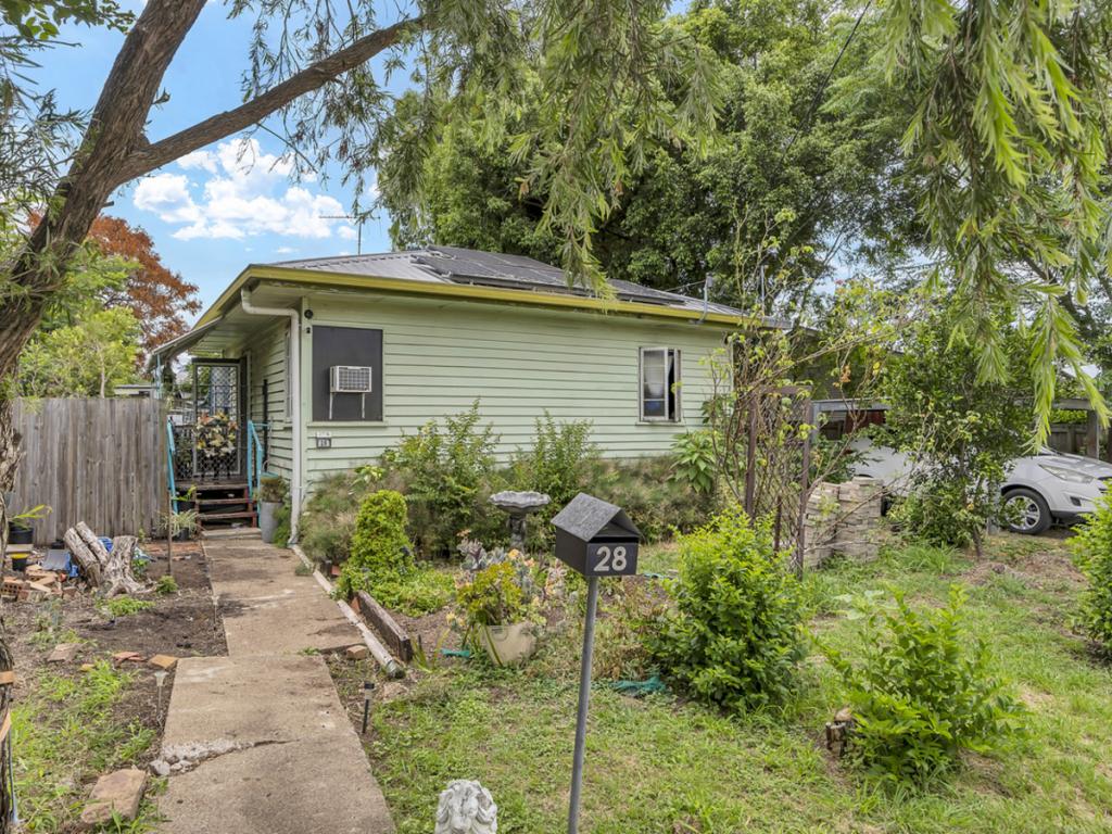 28 Russell St, Silkstone, QLD 4304