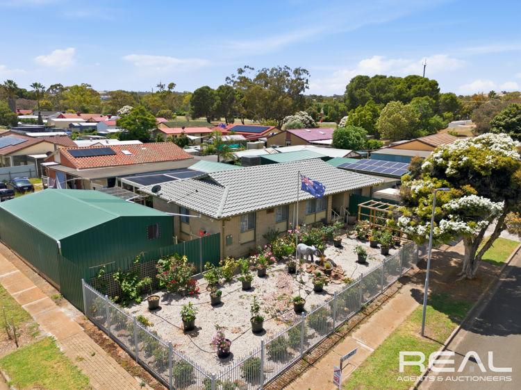 1 Linger Cres, Elizabeth Downs, SA 5113