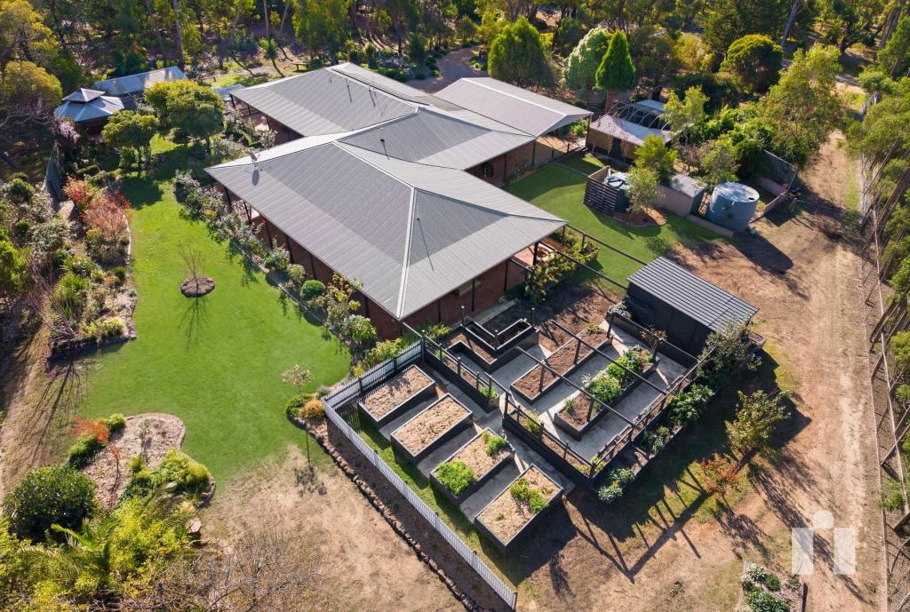 4 Fleming Dr, Broadford, VIC 3658