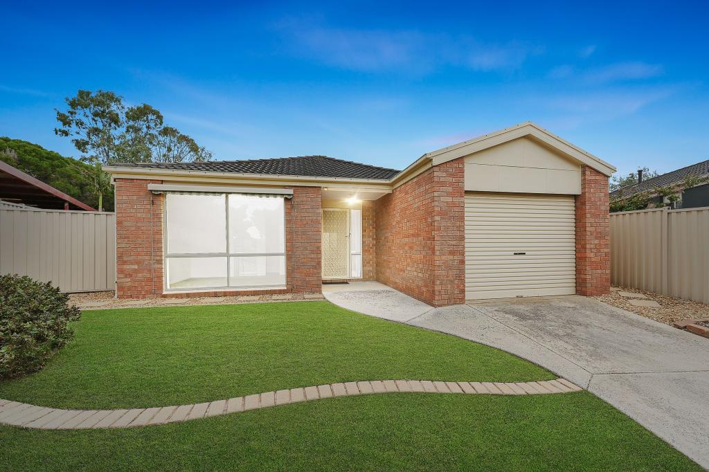 32 THE PARKWAY, HAMPTON PARK, VIC 3976