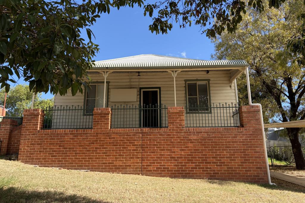 1/3 Denne St, West Tamworth, NSW 2340
