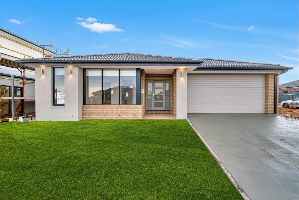 18 LETCHWORTH ST, STRATHTULLOH, VIC 3338