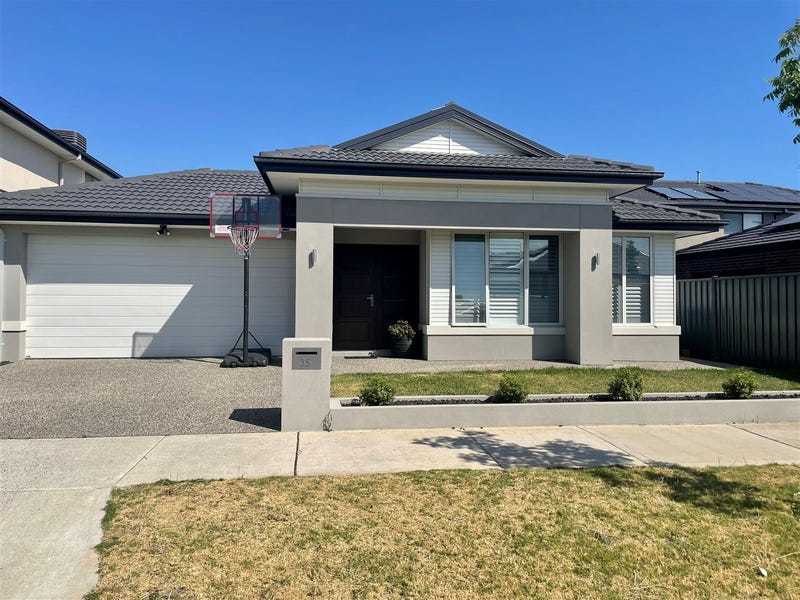35 GREENWICH DR, BERWICK, VIC 3806