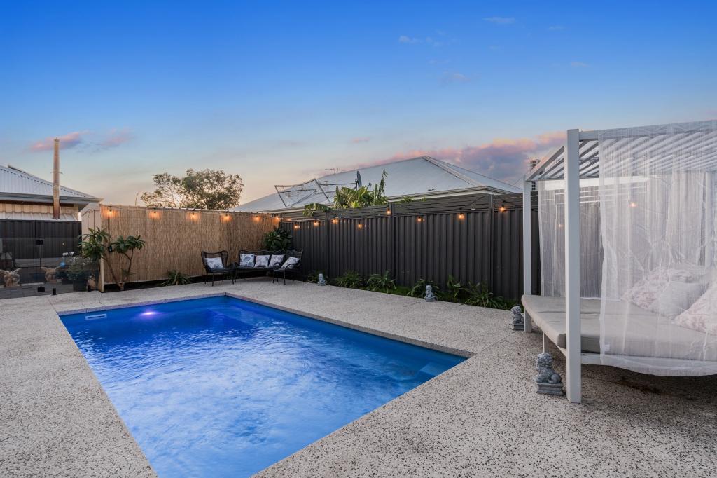 11 PERIDOT PKWY, BYFORD, WA 6122