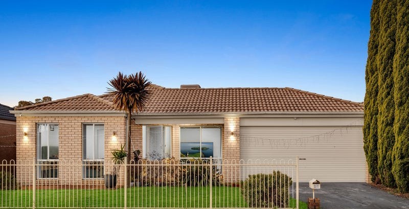 16 Baltic Way, Cranbourne West, VIC 3977