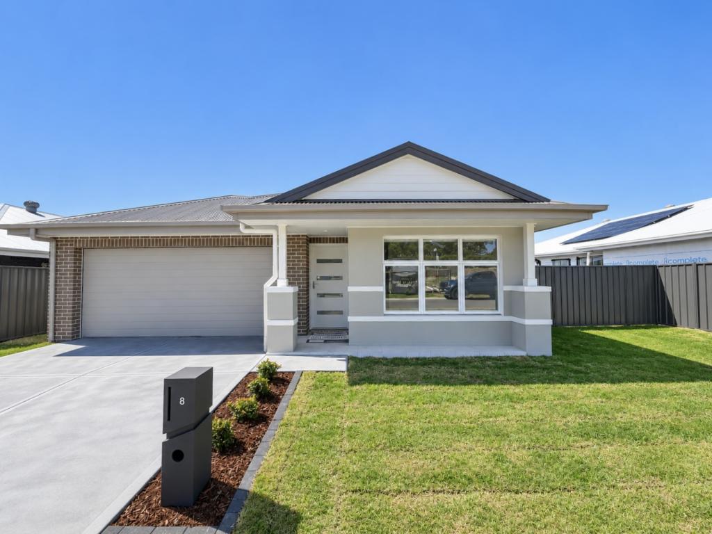 8 KARINYUP CCT, HEDDON GRETA, NSW 2321