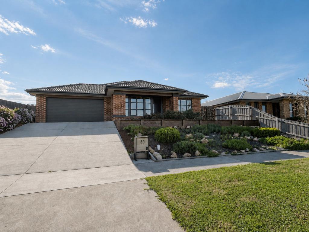 30 Morton Dr, Eastwood, VIC 3875