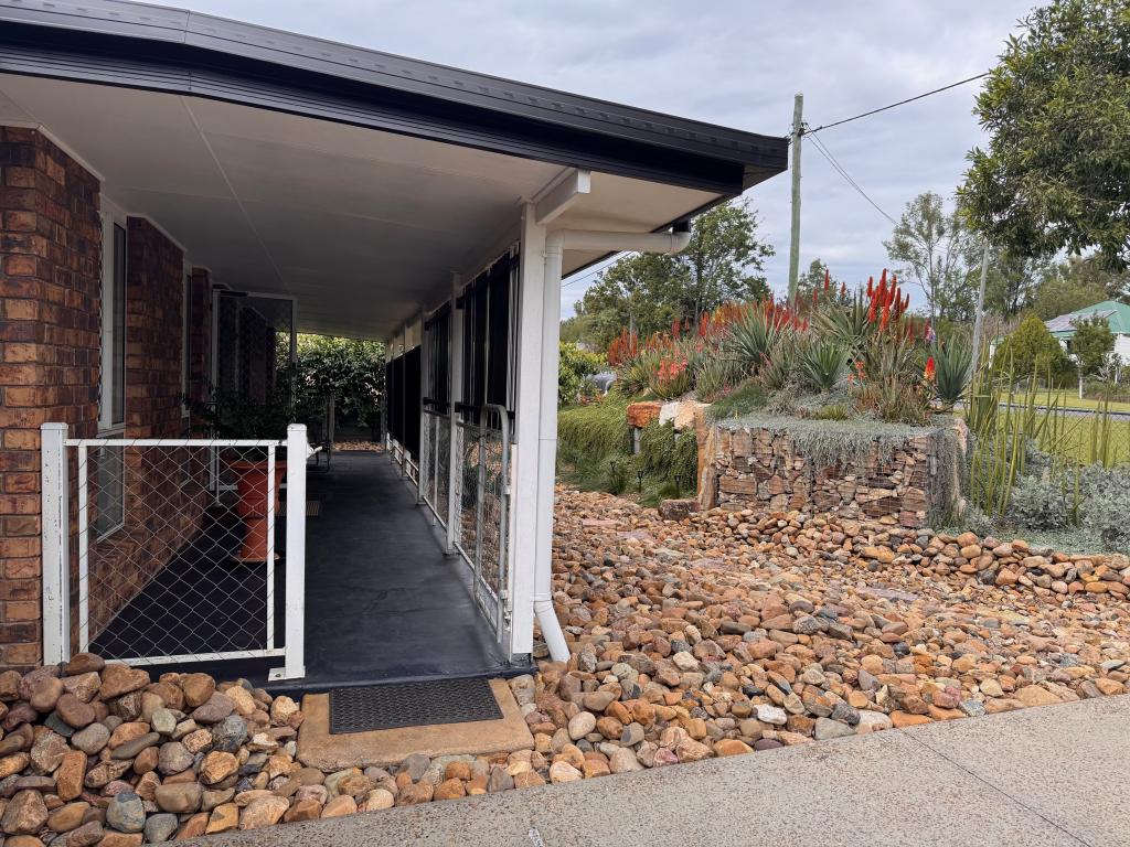31 Ann St, Esk, QLD 4312