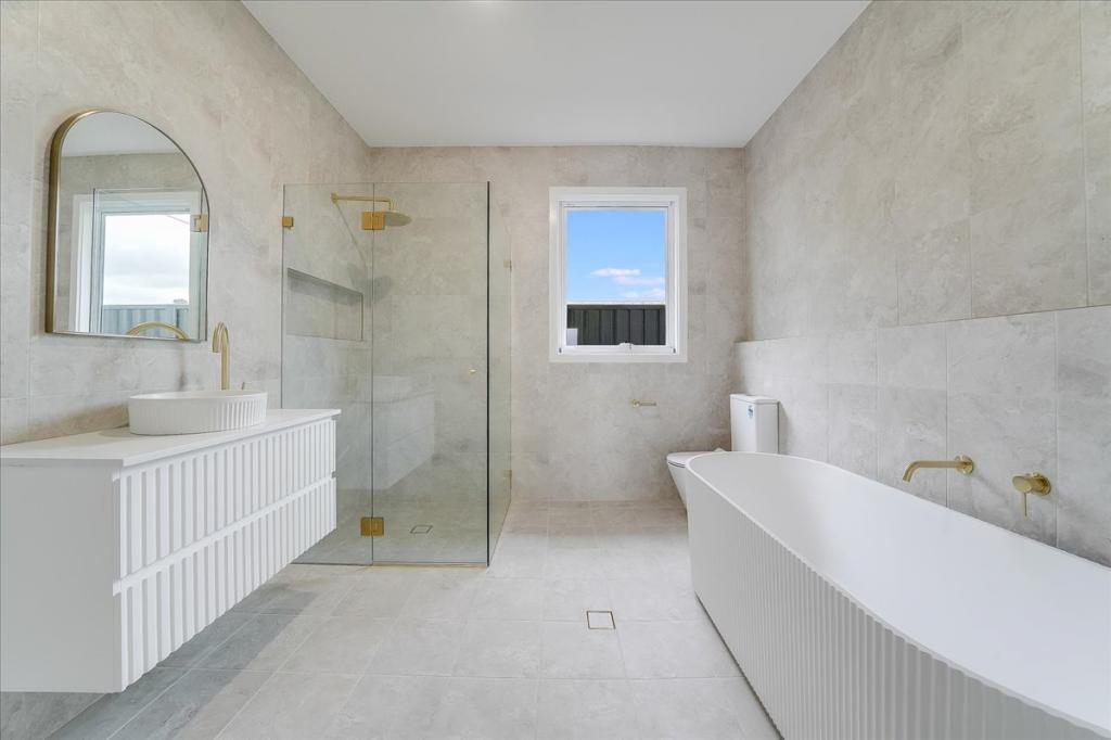 29 BURTON DR, TAHMOOR, NSW 2573
