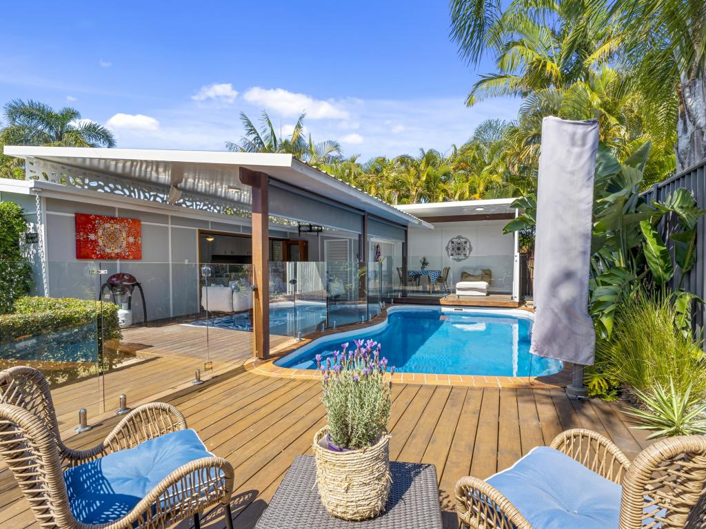 56 Whiting St, Labrador, QLD 4215